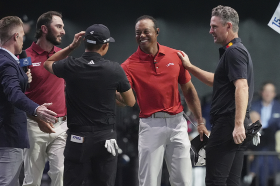 Tiger Woods, second from right, of the Jupiter Links Golf Club reacts after a TGL match against the Los Angeles Golf Club in Palm Beach Gardens, Florida on Jan. 14. [AP/YONHAP] 