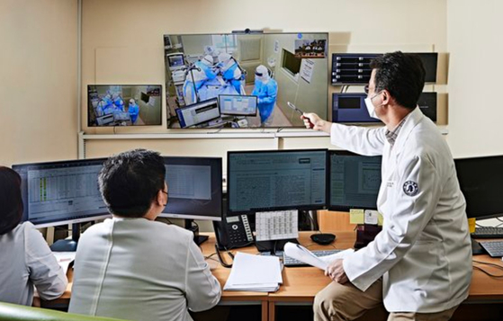 Inha University Hospital utilizes a remote collaboration system and AI to provide advanced medical services. [INHA UNIVERSITY]