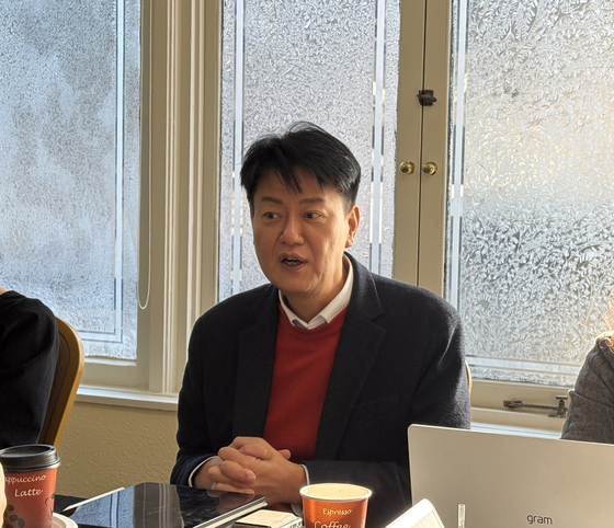 Hanmi Pharmaceutical Senior Vice President Choi In-young, head of the R&D center, speaks to Korean media outlets at a press conference held in San Francisco, California, on Jan. 15. [LEE JAE-LIM]