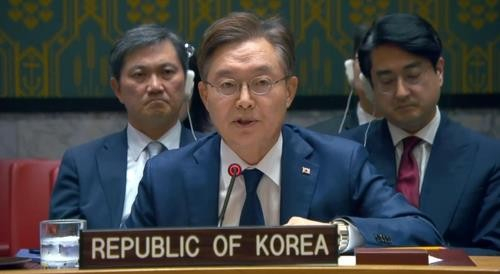 South Korean Ambassador to the UN Hwang Joon-kook speaks during a UN Security Council session, in this undated photo captured from UN Web TV. [YONHAP]