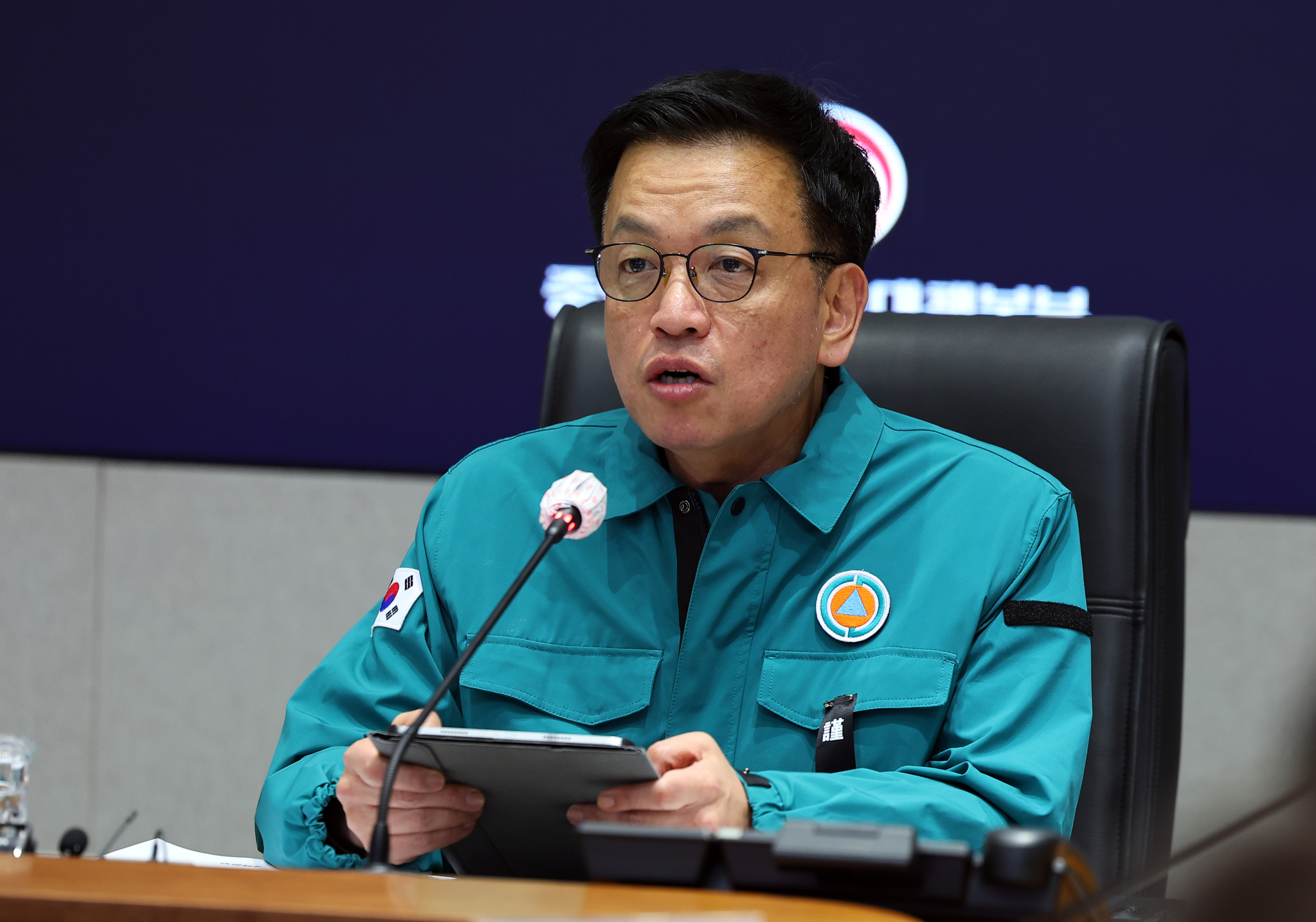 Acting President Choi Sang-mok speaks during a meeting of the Central Disaster and Safety Countermeasures Headquarters at the government complex in Seoul on Jan. 17. [YONHAP]