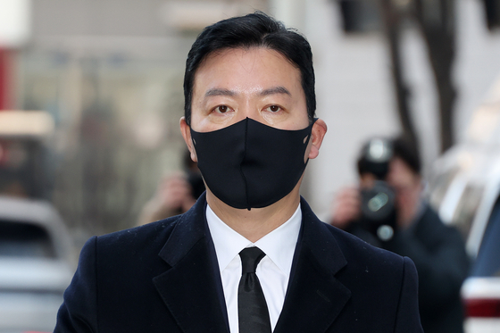 Kim Sung-hoon, deputy chief of the Presidential Security Service (PSS), walks into the National Office of Investigation (NOI) headquarters in Seodaemun District, western Seoul, on Jan. 17. [NEWS1] 
