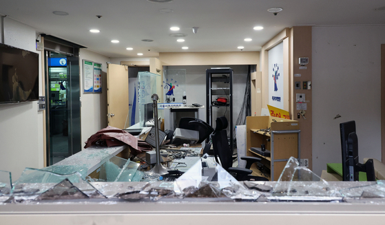 Facilities at the Seoul Western District Court in Mapo District, western Seoul, are seen destroyed following the intrusion of protesters on Jan. 19. [YONHAP] 