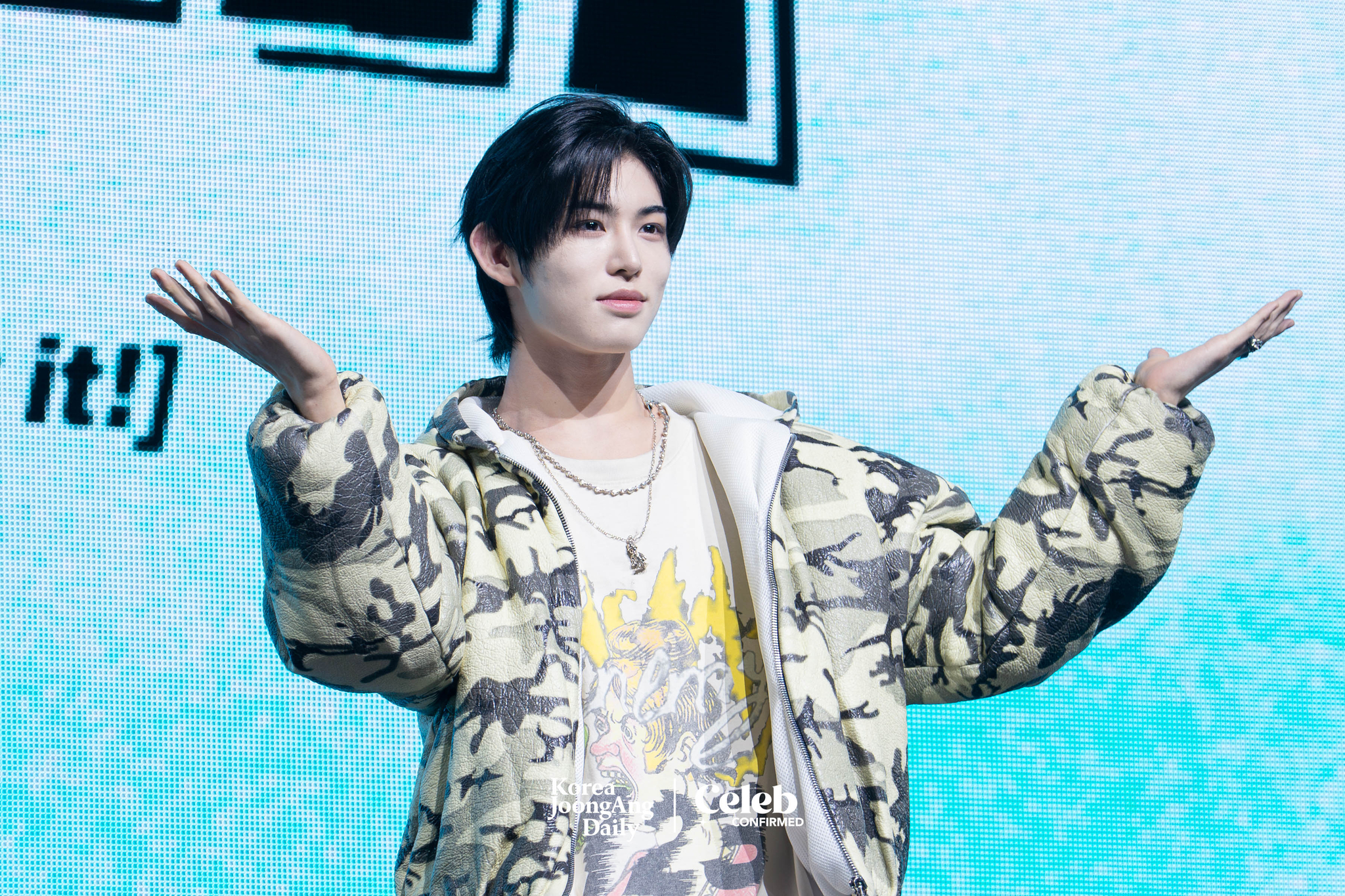 KickFlip's Minje poses for photos during a showcase held on Jan. 20 at Yes24 Live Hall in eastern Seoul for the release of its first EP “Flip it, Kick it!” [DANIELA GONZALEZ PEREZ]