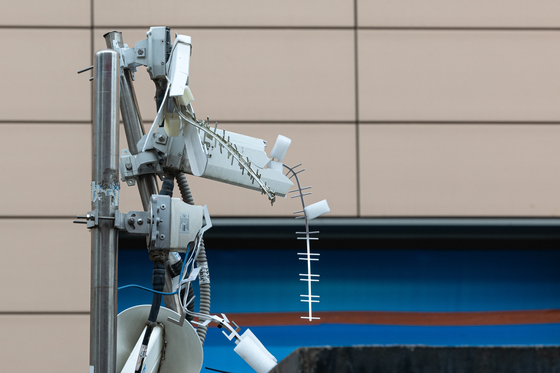 A set of surveillance camera installed at the Seoul Western District Court in western Seoul is seen destroyed on Jan. 20. [NEWS1] 