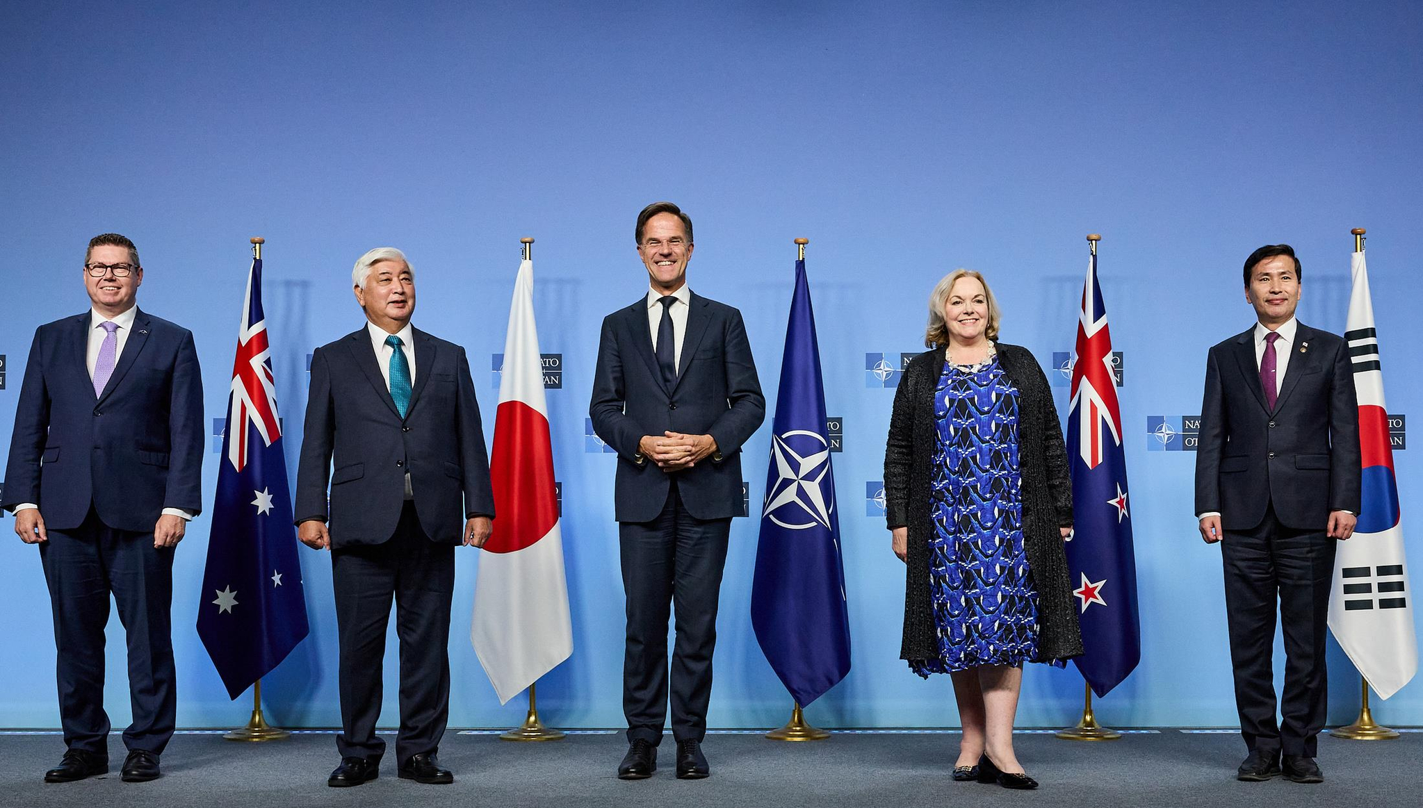 South Korean Vice Defense Minister Kim Seon-ho, right, poses with North Atlantic Treaty Organization (NATO) Secretary General Mark Rutte, center, and the defense ministers of Australia, Japan and New Zealand at the defense ministers' meeting of NATO in Brussels on Oct. 17, 2024. [NORTH ATLANTIC TREATY ORGANIZATION] 