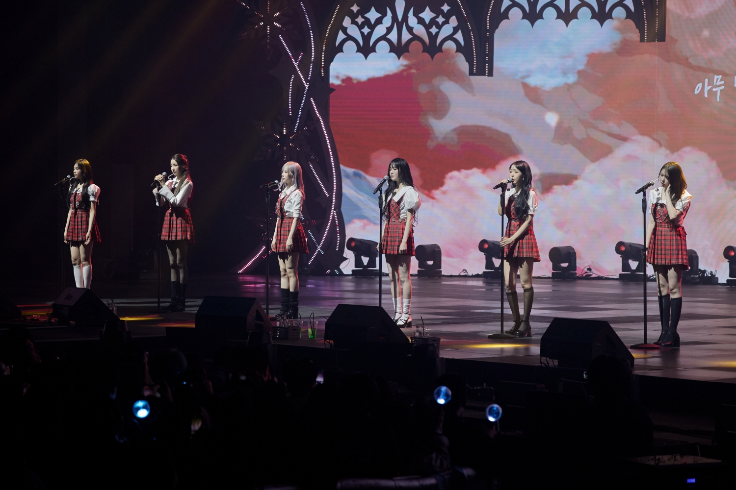 Girl group GFriend performs at its 10-year anniversary concert ″Season of Memories″ held at the Olympic Hall in southern Seoul from Jan. 17 to 19. [SOURCE MUSIC]