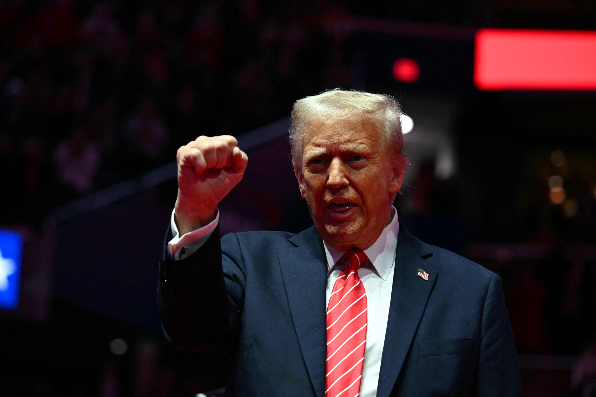 U.S. President-elect Donald Trump reacts during a rally at Capital One Arena in Washington, D.C., on Jan. 19, one day ahead of his inauguration ceremony. [AFP/YONHAP]
