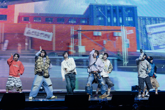 Boy band KickFlip perform its new song during its debut showcase held on Jan. 20 at the Yes24 Live Hall music venue in eastern Seoul. [DANIELA GONZALEZ PEREZ]