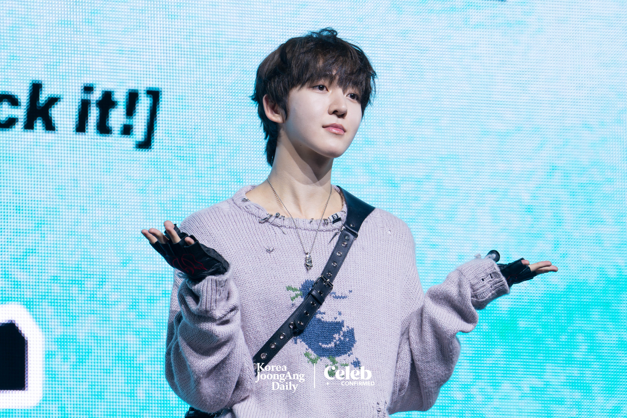 KickFlip's Donghyeon poses for photos during a showcase held on Jan. 20 at Yes24 Live Hall in eastern Seoul for the release of its first EP “Flip it, Kick it!” [DANIELA GONZALEZ PEREZ]