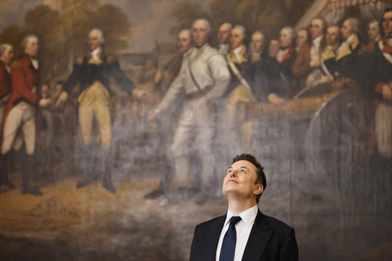 Tesla CEO Elon Musk arrives before the 60th Presidential Inauguration in the Rotunda of the U.S. Capitol in Washington, Jan. 20. [AP/YONHAP]