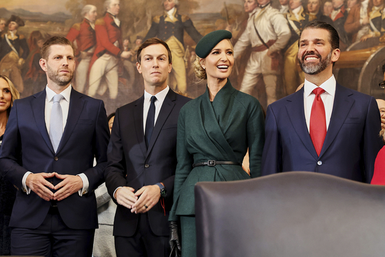From left, Eric Trump, Jared Kushner, Ivanka Trump and Donald Trump Jr., arrive before the 60th Presidential Inauguration in the Rotunda of the U.S. Capitol in Washington, Jan. 20. [AP/YONHAP]