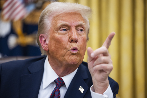 U.S. President Donald Trump signs numerous executive orders on the first day of his presidency on Jan. 20. [EPA/YONHAP]