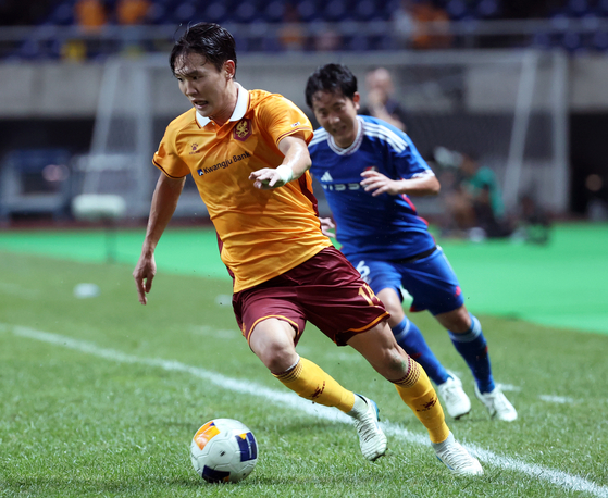 Gwangju FC midfielder Jung Ho-yeon, front, dribbles the ball during the AFC Champions League Elite match against Yokohama F. Marinos at Gwangju World Cup Stadium in Gwangju on Sept. 17, 2024. [YONHAP] 