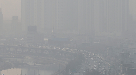 A view of Daegu covered in smog on Jan. 22. [YONHAP]