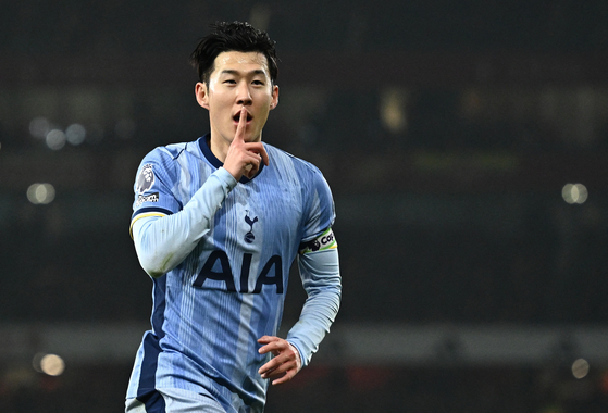 Tottenham Hotspur captain Son Heung-min celebrates scoring during the Premier League match against Arsenal at Emirates Stadium in London on Jan. 15. [REUTERS/YONHAP]