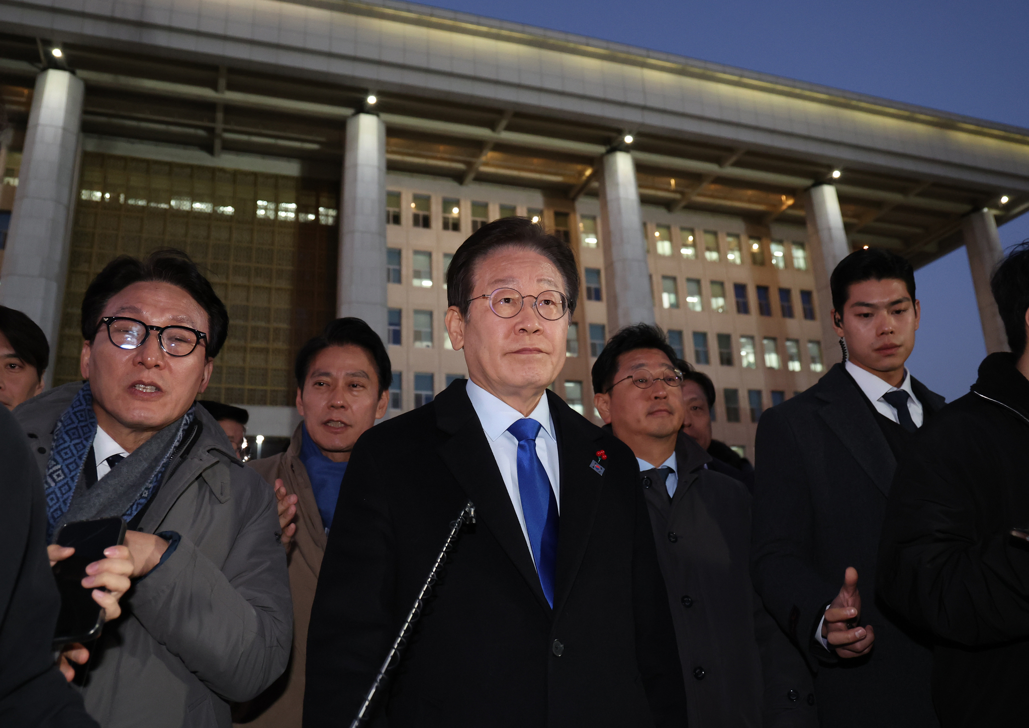 Democratic Party leader Rep. Lee Jae-myung leaves the National Assembly in Yeouido, western Seoul, after the legislature passed an impeachment motion against President Yoon Suk Yeol on Dec. 14, 2024. [YONHAP]