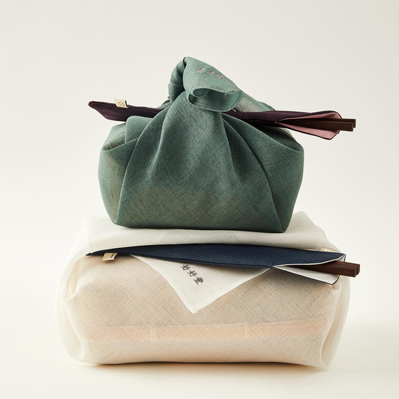A gift wrapped in traditional wrapping cloth, bojagi [JOONGANG ILBO]
