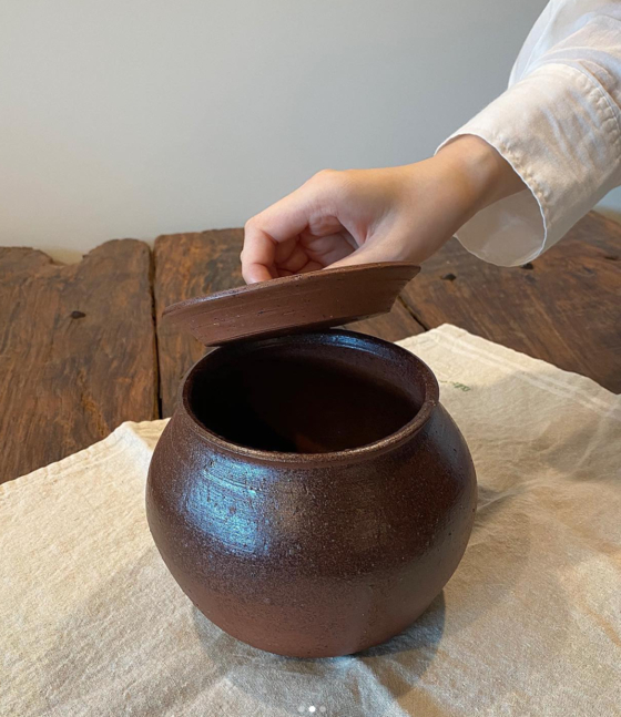 Clay container by Damhwahun [SCREEN CAPTURE]