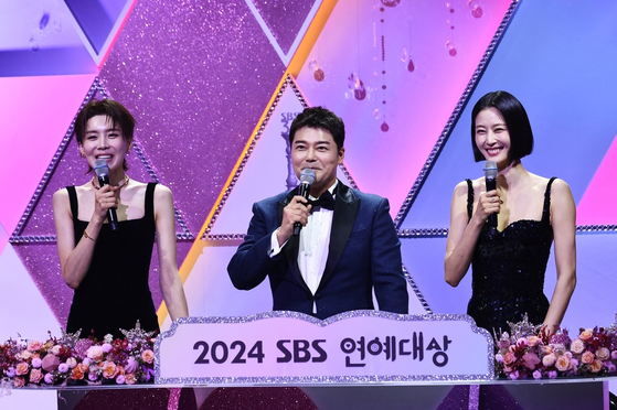 The hosts for the 2024 SBS Entertainment Awards speak during the ceremony at the SBS Prism Tower in western Seoul on Jan. 29. From left: Jang Do-youn, Jeon Hyun-moo and Lee Hyun-yi [SBS]