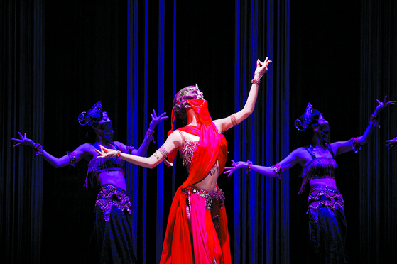 Musical ″Mata Hari,″ which revolves around a beautiful dancer named Mata Hari, is back with Ok Joo-hyun, pictured, and Solar alternating the role. [EMK MUSICAL] 