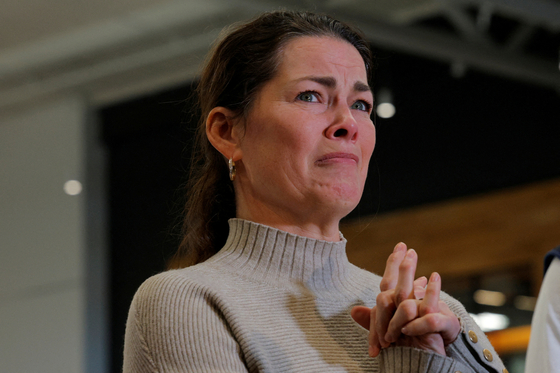 Olympic silver medalist Nancy Kerrigan speaks to reporters at the Skating Club of Boston, home of athletes Jinna Han and Spencer Lane and coaches Vadim Naumov and Evgenia Shishkova, in Norwood, Massachusetts on Jan. 30.  [REUTERS/YONHAP]