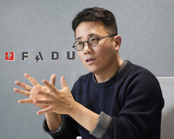 FADU founder and CEO Lee Ji-hyo speaks during an interview with the Korea JoongAng Daily at the chipmaker's headquarters in southern Seoul in January. [PARK SANG-MOON]