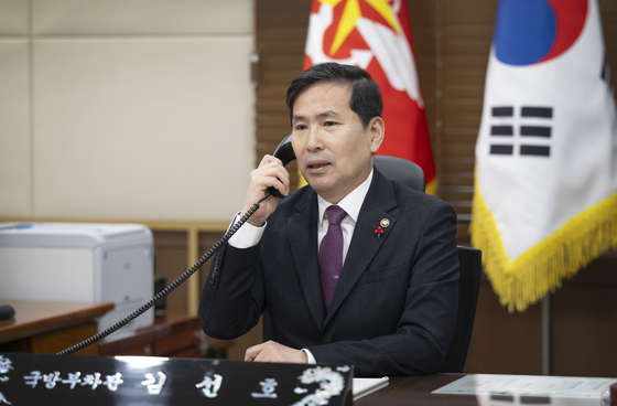 Acting Defense Minister Kim Seon-ho holds phone talks with new U.S. Defense Secretary Pete Hegseth on Jan. 31. [MINISTRY OF NATIONAL DEFENSE]