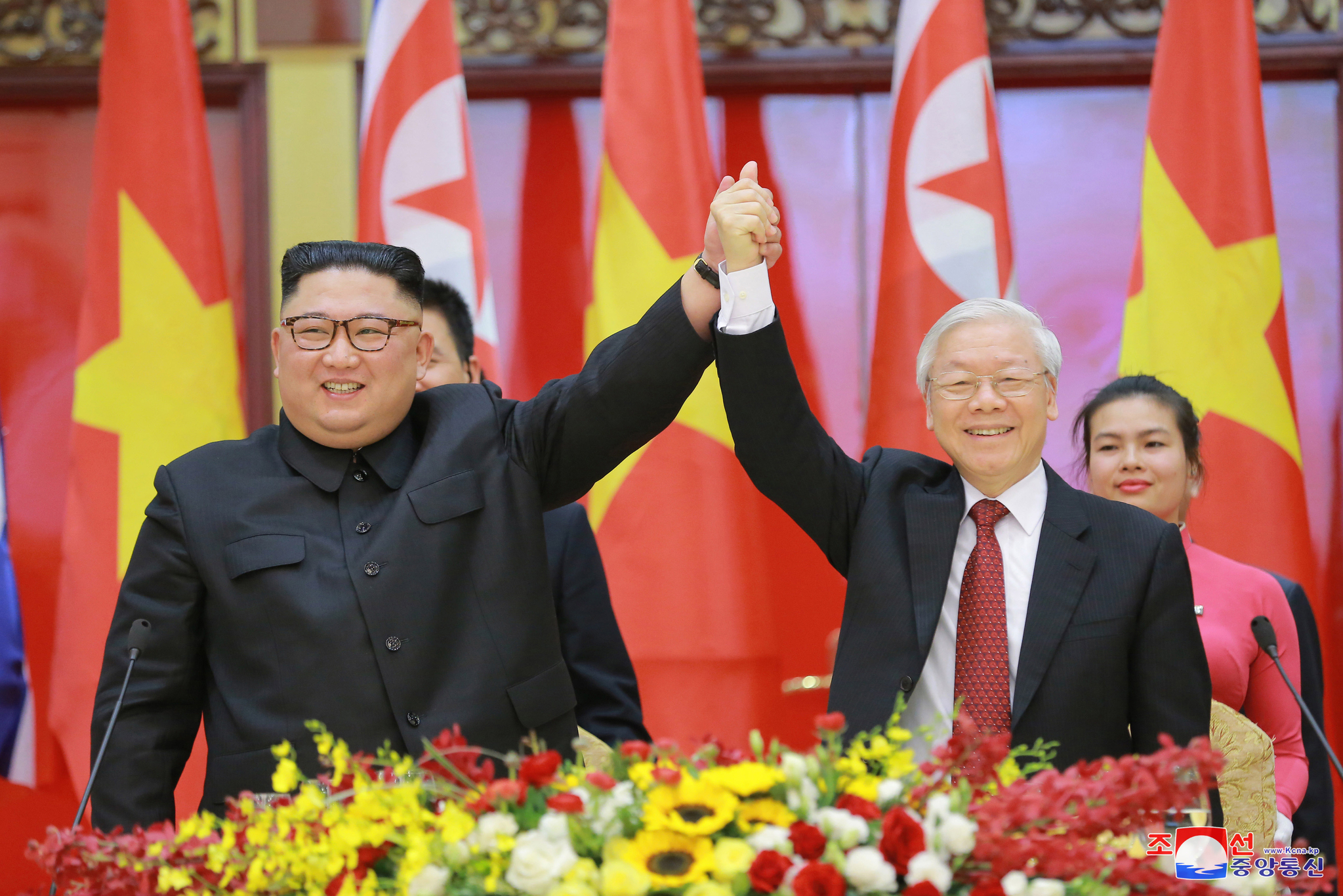 North's leader Kim Jong-un, left, attends a welcoming banquet held at the International Convention Center in Hanoi in March 2019 to celebrate his visit to Vietnam. [KOREAN CENTRAL NEWS AGENCY]