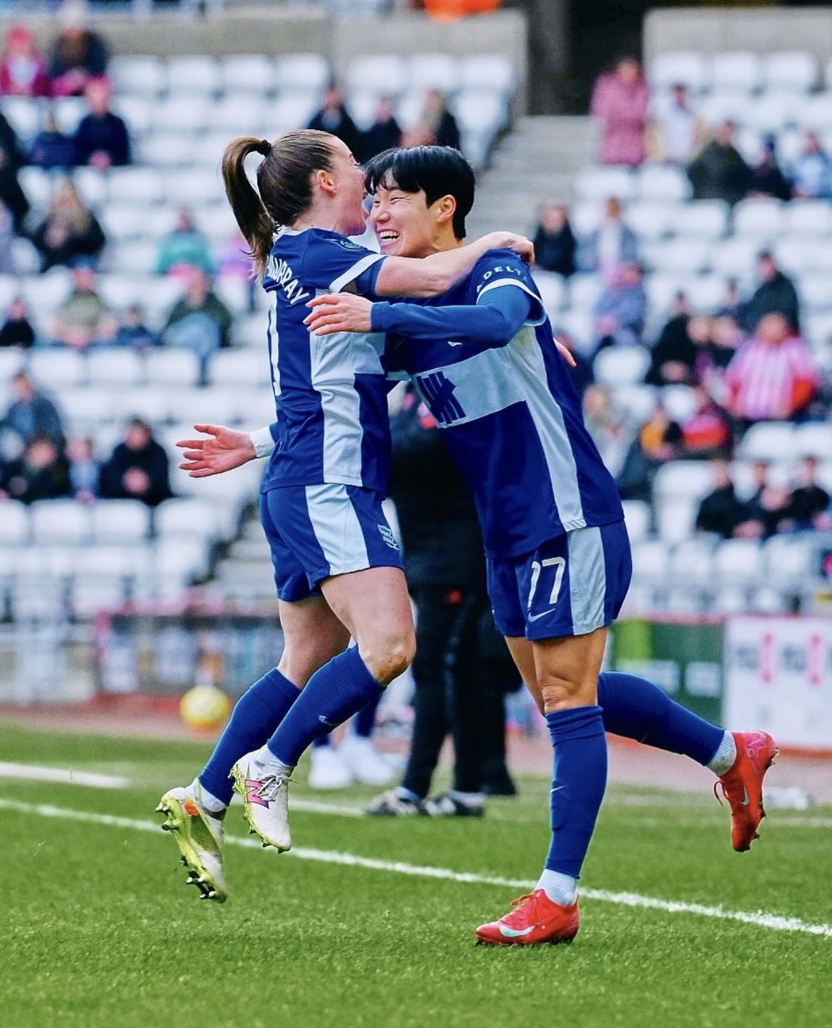 Birmingham City's Lee Geum-min (right) celebrates with teammate Christie Murray after scoring a goal against Sunderland on Sunday at the Stadium of Light in Sunderland, England. [SCREEN CAPTURE]