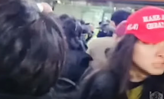 The person wearing a Make Korea Great Again (MKGA) hat is captured on screen during the Jan. 19. Seoul Western District Court [SCREEN CAPTURE]