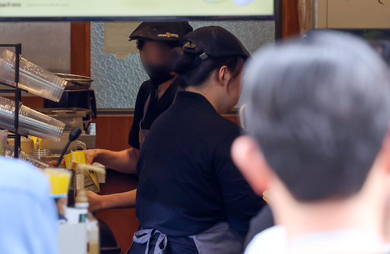 Part-time employees work at a coffee shop in Seoul on Oct. 28, 2024. [NEWS1]
