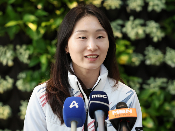 Short track speed skater Choi Min-jeong speaks to the media at Incheon International Airport on Feb 2 before departing to China for the Asian Winter Games. [NEWS1]