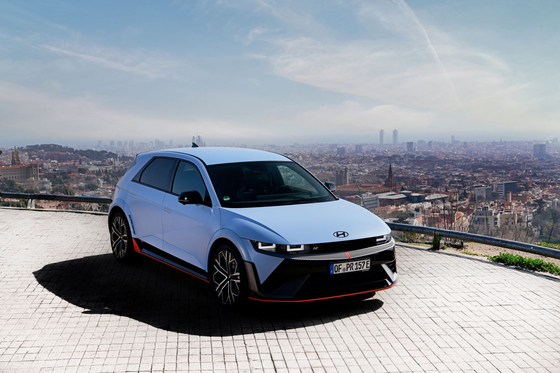 Hyundai Motor continued to rack up awards in Britain and the United States on Feb. 4 after its Ioniq 5 N e-Shift, pictured here, won the Technology Award from British automobile reviewer What Car? for its simulated transmission. [HYUNDAI MOTOR]