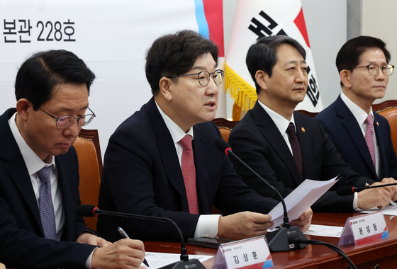 Kwon Seong-dong, floor leader of the People Power Party, speaks at a government-party consultation meeting on the special Chiin Seoul on February 4.