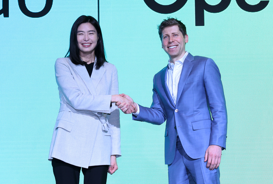 Kakao CEO Chung Shin-a, left, and OpenAI CEO Sam Altman pose for a photo at a Kakao press event to outline its AI strategy held at The Plaza Hotel in central Seoul on Feb. 4. [NEWS1]
