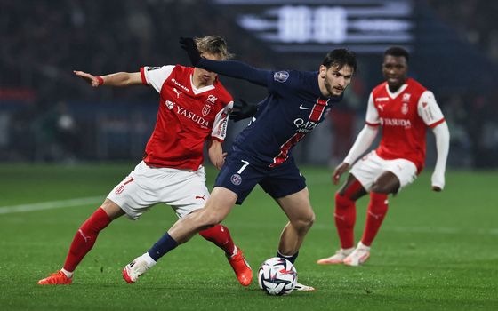 Khvicha Kvaratskhelia, center, of Paris Saint-Germain plays against Stade de Reims during a French Ligue 1 match in Paris, France, Jan. 25. 