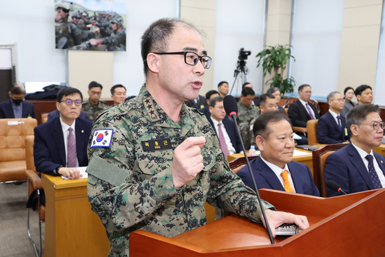 Former Special Warfare Commander Kwak Jong-keun speaks during a parliamentary special committee hearing at the National Assembly in Yeouido, western Seoul, on Feb. 4, as part of the investigation into President Yoon Suk Yeol's alleged insurrection charges. [YONHAP] 