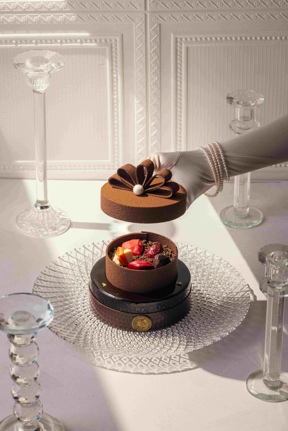 Unbox Your Love Jewelry Box Cake at DoubleTree By Hilton Seoul Pangyo in Gyeonggi [DOUBLE TREE BY HILTON SEOUL PANGYO]