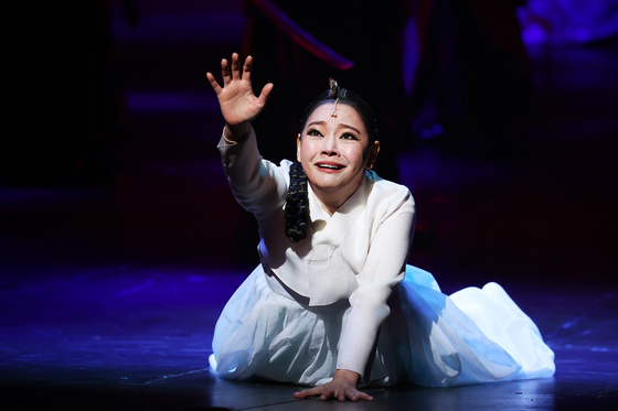 Kim So-hyun as Empress Myeongseong in the musical ″Last Empress″ currently running at Sejong Center for the Arts in Jongno District, central Seoul [YONHAP]