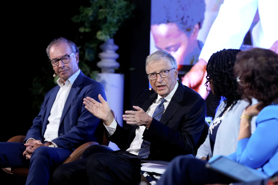 Mads Krogsgaard Thomsen, CEO of Novo Nordisk Foundation, left, and Bill Gates, center, attend the Novo Nordisk Foundation Global Science Summit in Helsingoer on May 6, 2024. The Novo Nordisk Foundation, Gates Foundation and Wellcome Trust each plan to invest around 700 million kroner ($95.9 million) in a three-year project to promote global health. [AP/YONHAP]
