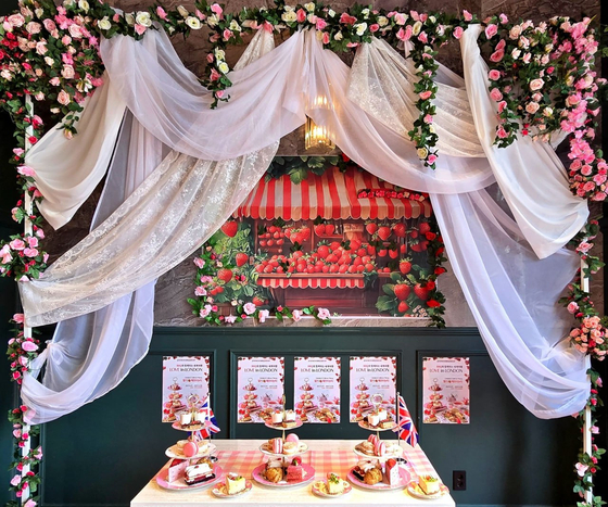 A three-tier dessert tray is served for the strawberry afternoon tea set of the “Love in London” promotion at the BBQ Village Songnidan-gil flagship branch. [GENESIS BBQ]
