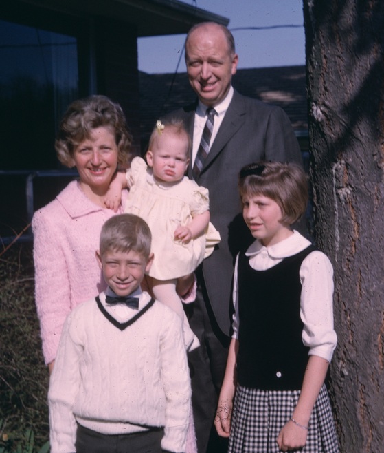 A Gates family portrait taken in 1965 in Washington [GATES FAMILY]
