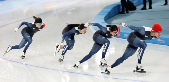 Korean speed skaters train at Heilongjiang Ice Events Training Centre Speed Skating Rink in Harbin, China on Feb. 5. [NEWS1] 