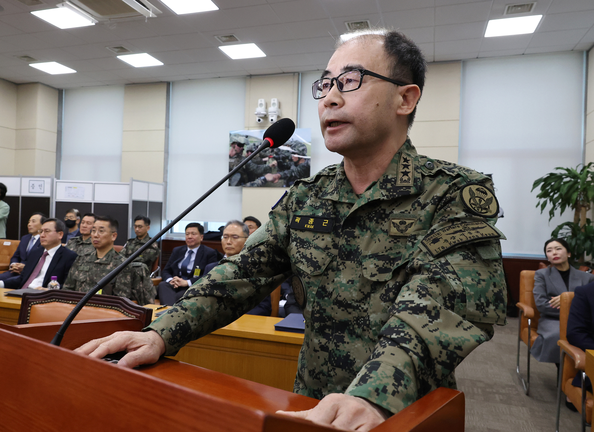 Kwak Jong-keun, former chief of the Army Special Warfare Command, answers a question from a lawmaker at the National Assembly in Seoul on Feb. 4, during a hearing of a parliamentary special committee to probe into impeached President Yoon Suk Yeol's insurrection allegations in connection with his botched martial law declaration. [YONHAP]