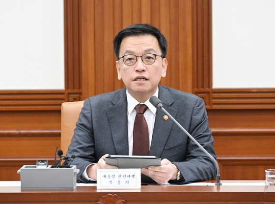 Acting President and Minister of Economy and Finance Choi Sang-mok speaks during a ministerial meeting on current affairs at the government complex in central Seoul on Feb. 5. [MINISTRY OF ECONOMY AND FINANCE] 