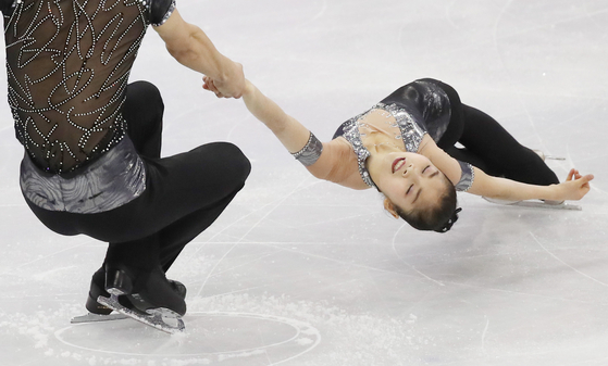 North Korean figure skater Ryom Tae-ok performs during the 2018 PyeongChang Winter Olympics in South Korea. [YONHAP]