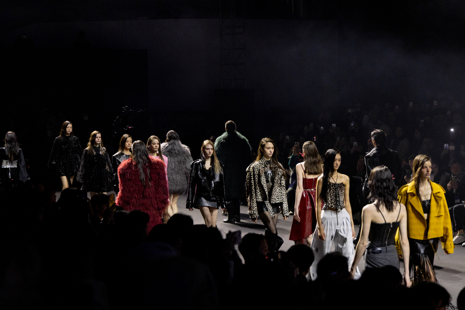 Models walk runway of fashion brand Hannah Shin, which opened Seoul Fashion Week 2025 Fall/Winter at Dongdaemun Design Plaza in Jung District, central Seoul, on Feb. 5. [SEOUL METROPOLITAN GOVERNMENT]