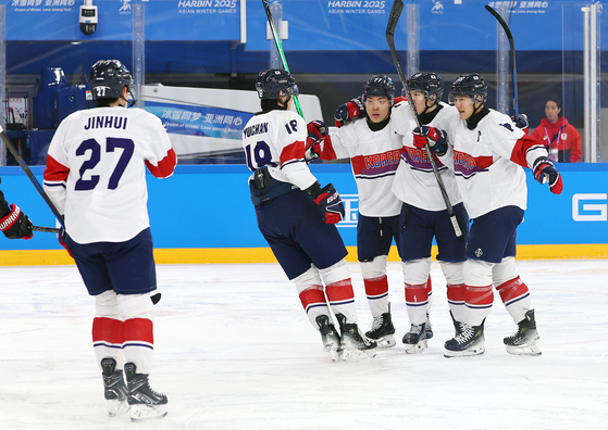 The Korean men's ice hockey national team celebrates during the Asian Winter Games match against Japan at Harbin Ice Hockey Arena in Harbin, China on Feb. 7. [YONHAP]