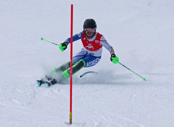 Gim So-hui competes in the women's alpine skiing slalom event at the Asian Winter Games at Alpine Skiing Slalom Stadium in Yabuli, China on Feb. 8. [REUTERS/YONHAP] 